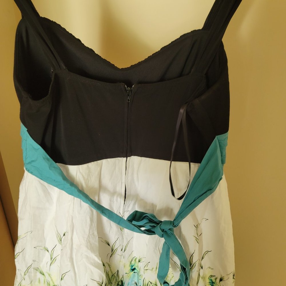 Dress - Picture 4 of 4